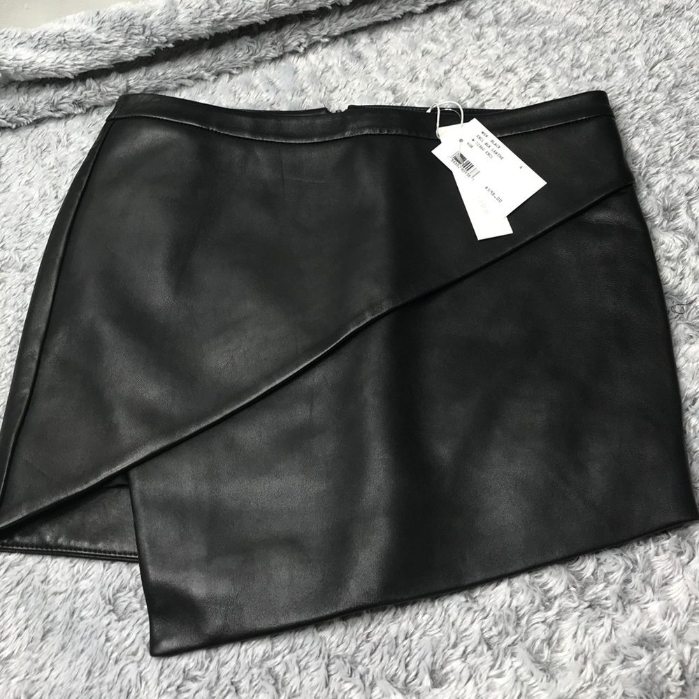 INTERMIX  🖤 BLACK LEATHER SKIRT